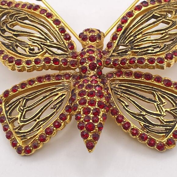 RARE 1940s VOGUE JEWELRY Butterfly Vintage Brooch Gold Tone Red Color Crystals - Picture 2 of 12